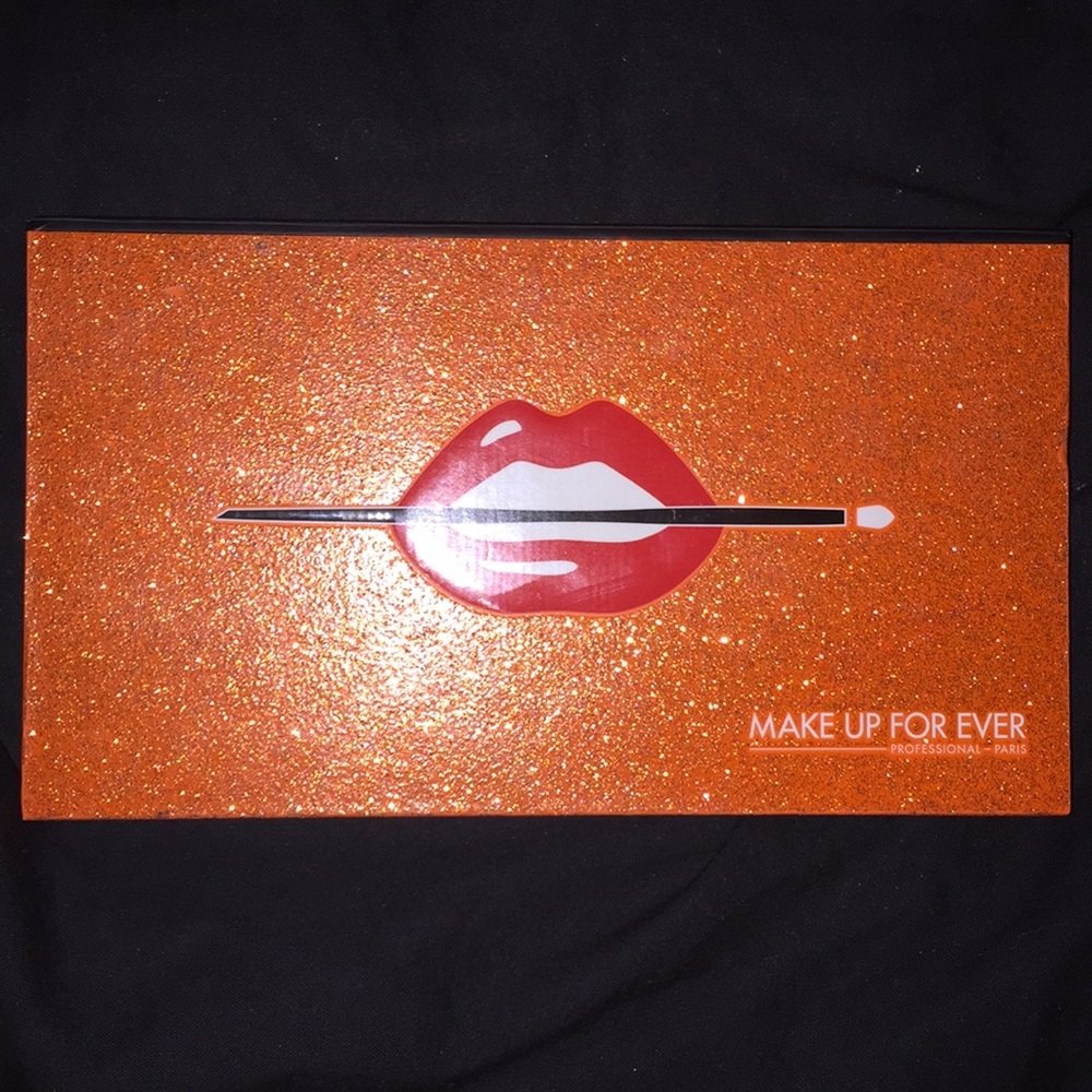 Makeup Forever is 15 Artist Shadow Palette (L.E.)